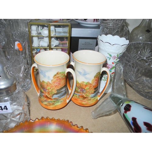 944 - A GROUP OF MISCELLANEOUS CERAMICS AND GLASSWARE to include a pair of Royal Doulton 'Woodley Dale' tw... 