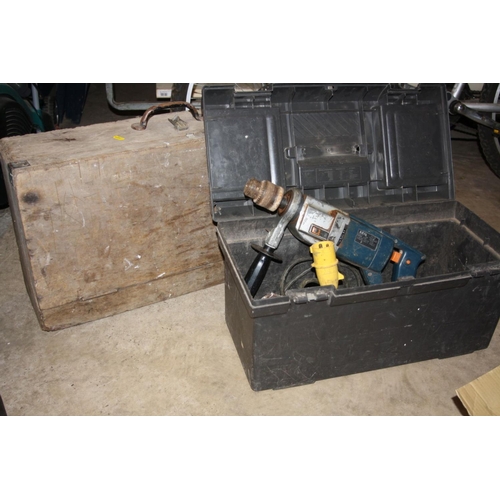 1079 - AN AEG 110V DRILL WITH DRILL BITS, together with a wooden tool chest (2)