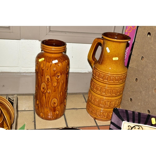 278 - TWO BOXES AND LOOSE CERAMIC AND SUNDRY ITEMS, to include Hornsea 'Saffron' storage jars, cups, sauce... 