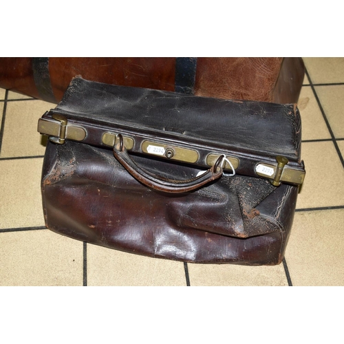 309 - A LARGE LEATHER GLADSTONE BAG, with two straps and lock (missing key), length approximately 63cm, ma... 