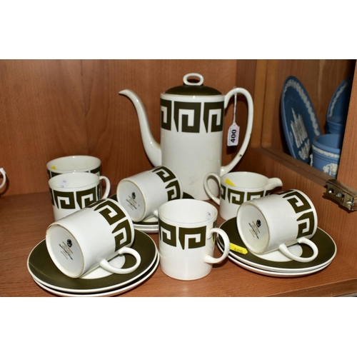 400 - WEDGWOOD SUSIE COOPER DESIGN PART COFFEE SET, 'Green Keystone', comprising coffee pot, cream jug, su... 