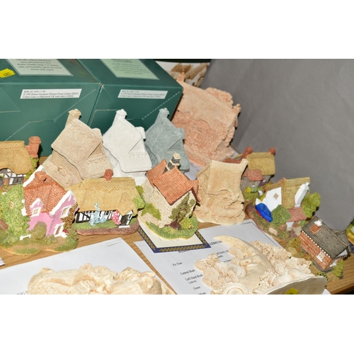 481 - FORTY FOUR LILLIPUT LANE PAINT YOUR OWN SCULPTURES, to include three boxed painting kits, two boxed ... 