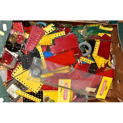 491 - A QUANTITY OF MECCANO, to include a box of magazines from 1946 to 1960's, a boxed Meccano 2 kit (not... 