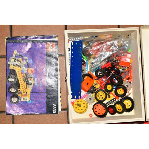 491 - A QUANTITY OF MECCANO, to include a box of magazines from 1946 to 1960's, a boxed Meccano 2 kit (not... 