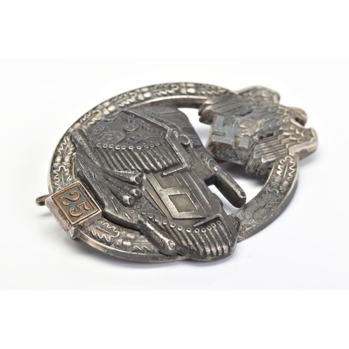 53 - A GERMAN 3RD REICH SILVER AWARD PANZER ASSAULT BADGE, with the '25' engagements panels at the bottom... 