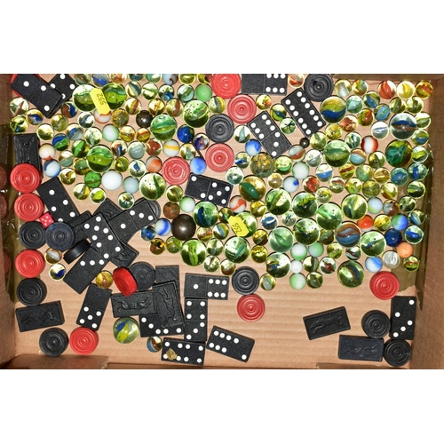 552 - A SMALL BOX OF GLASS MARBLES etc, to include odd dominoes and draught pieces