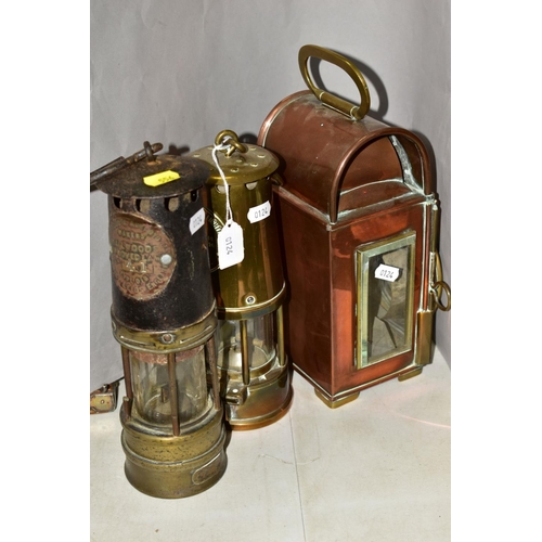 556 - A BRASS AND COPPER LONDON FIRE BRIGADE OIL HAND LAMP with side mount to attach to a vehicle, togethe... 