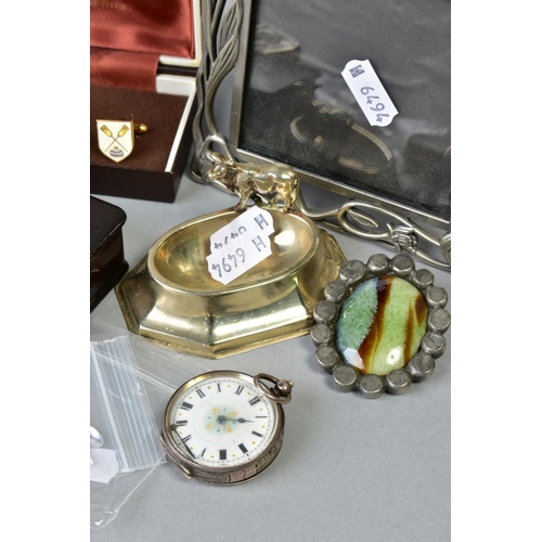 69 - A SMALL SELECTION OF MISCELLANEOUS ITEMS, to include an early 20th Century silver open face pocket w... 