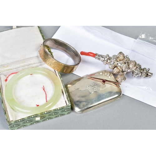 84 - A SMALL PARCEL OF SILVER AND JEWELLERY, comprising a jade bangle, a bar brooch stamped 9c, a gold pl... 