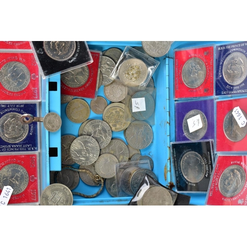 127 - A METAL CASHBOX, with a selection of world coins to include Queen Elizabeth commemoratives