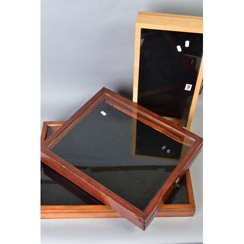 142 - THREE TABLE TOP DISPLAY CASES, 58.5cm x 40.5cm, 48cm x 40.5cm and 52.5cm x 25.5cm (3)