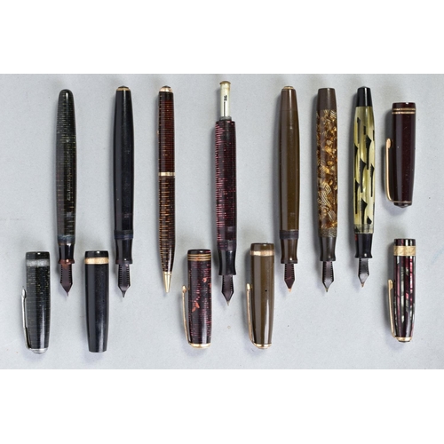 15 - SIX VINTAGE PARKER FOUNTAIN PENS, TWO CAPS AND A PROPELLING PENCIL, these include an olive green Duo... 