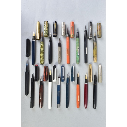 18 - A COLLECTION OF SEVENTEEN VINTAGE FOUNTAIN PENS including Platinum, Osmiroid, Wahl, The Pinnacle, Pe... 