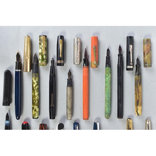 18 - A COLLECTION OF SEVENTEEN VINTAGE FOUNTAIN PENS including Platinum, Osmiroid, Wahl, The Pinnacle, Pe... 