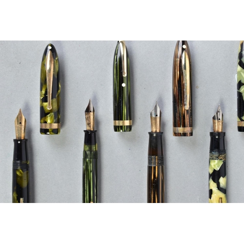 28 - SEVEN VINTAGE SHEAFFER FOUNTAIN PENS including two marbled green with no identifying numbers, two 50... 