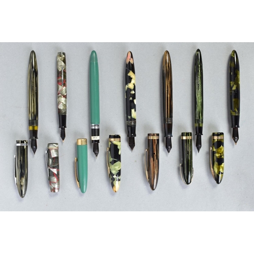 28 - SEVEN VINTAGE SHEAFFER FOUNTAIN PENS including two marbled green with no identifying numbers, two 50... 