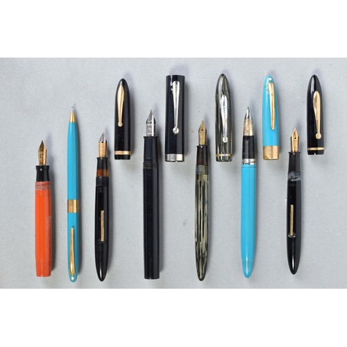 39 - A BOXED WITH TAGS SHEAFFER VALIANT SNORKEL FOUNTAIN AND PENCIL SET in turquoise and gold trim, a She... 