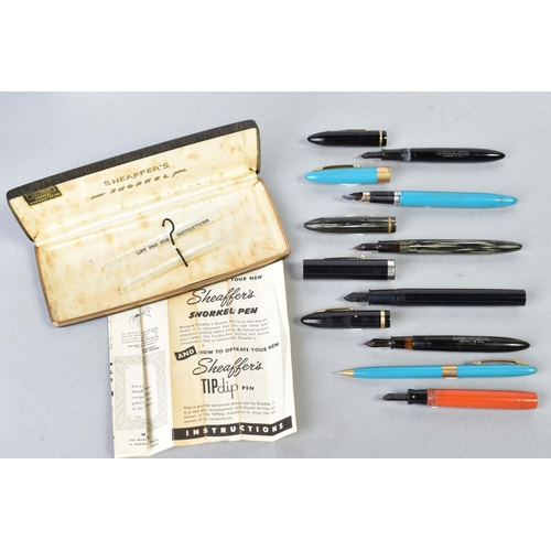 39 - A BOXED WITH TAGS SHEAFFER VALIANT SNORKEL FOUNTAIN AND PENCIL SET in turquoise and gold trim, a She... 