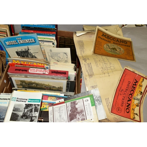 425 - A QUANTITY OF MODEL RAILWAY AND ENGINEERING BOOKS AND EPHEMERA, to include four volumes from the New... 