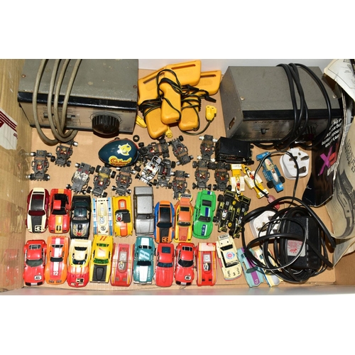 436 - A QUANTITY OF UNBOXED AND ASSORTED AURORA AFX MODEL MOTOR RACING ITEMS, to include Data Race Control... 