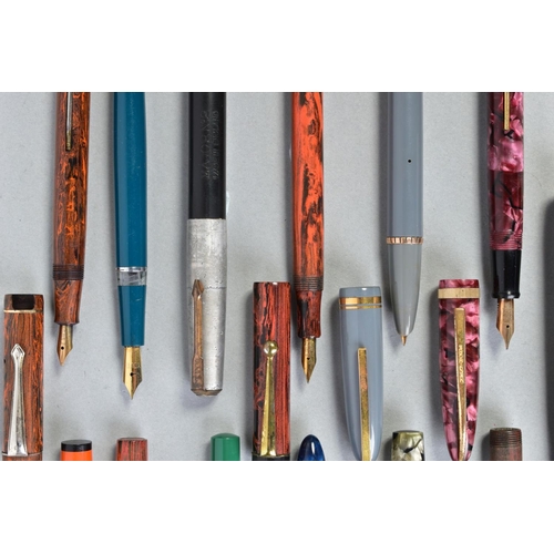 7 - THIRTEEN VINTAGE FOUNTAIN PENS AND A MODERN PELIKAN (that appears uninked) including a Stylomine 303... 