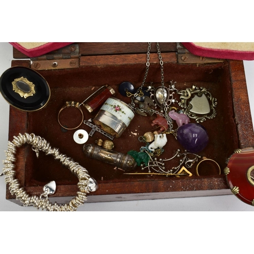 72 - A SMALL BOX OF VARIOUS COSTUME JEWELLERY, to include a circular agate brooch, a tumble stone ametyst... 