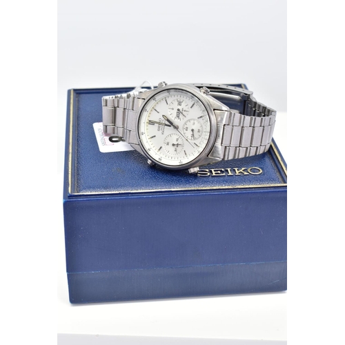 78 - A SEIKO QUARTZ CHRONOGRAPH WRISTWATCH, silver dial, with chronograph dials, day and date windows, ta... 