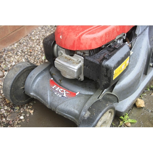 1028 - A HONDA HRX 426 PETROL LAWN MOWER with driven roller at rear and brand new grass box