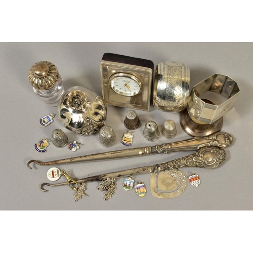 122 - A QUANTITY OF SILVER ITEMS, including two napkin rings, silver handled button hooks, two silver thim... 