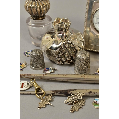 122 - A QUANTITY OF SILVER ITEMS, including two napkin rings, silver handled button hooks, two silver thim... 