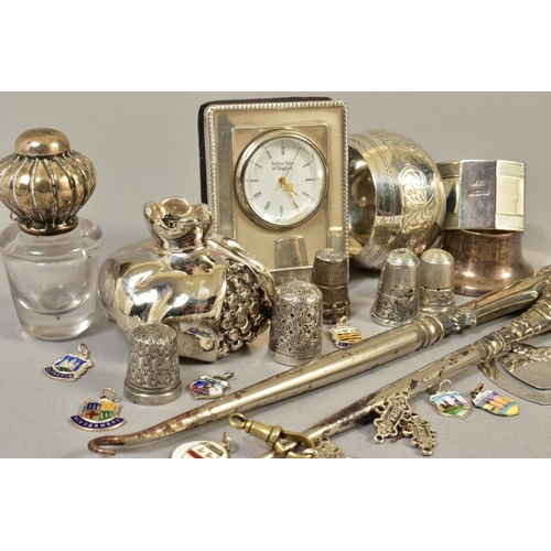 122 - A QUANTITY OF SILVER ITEMS, including two napkin rings, silver handled button hooks, two silver thim... 