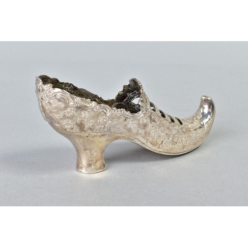 129 - A CONTINENTAL SILVER (800) LADIES SHOW, embossed floral decoration, marks to underside of heel, spli... 