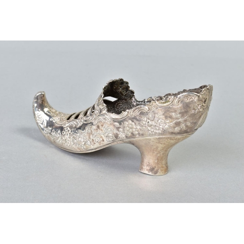 129 - A CONTINENTAL SILVER (800) LADIES SHOW, embossed floral decoration, marks to underside of heel, spli... 