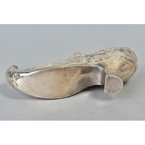 129 - A CONTINENTAL SILVER (800) LADIES SHOW, embossed floral decoration, marks to underside of heel, spli... 