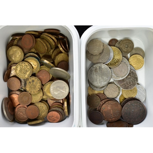 158 - THREE PLASTIC TUBS CONTAINING UK AND WORLD COINAGE, to include a Royal Mint carded 2007 five pounds,... 