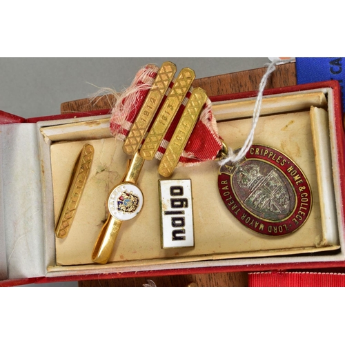 164 - A BOX CONTAINING A WWII GROUP OF MEDALS AS FOLLOWS, 1939-45 Africa (8th Army Bar), Italy, France and... 