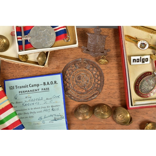 164 - A BOX CONTAINING A WWII GROUP OF MEDALS AS FOLLOWS, 1939-45 Africa (8th Army Bar), Italy, France and... 