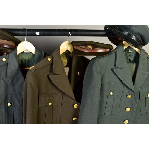 172 - FIVE ITEMS OF US ARMY UNIFORM ITEMS, five jackets (three with trousers) and five peak caps, four wit... 