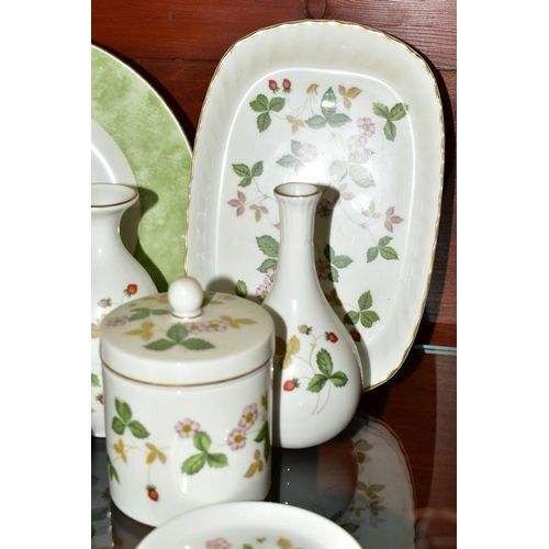 349 - ELEVEN PIECES OF WEDGWOOD 'WILD STRAWBERRY', including pin dishes, trinket box, small teapot and pla... 