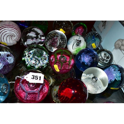 351 - A GROUP OF TWENTY FIVE PAPERWEIGHTS to include Caithness 'Reflections 92', Petunias, Mooncrystal x t... 