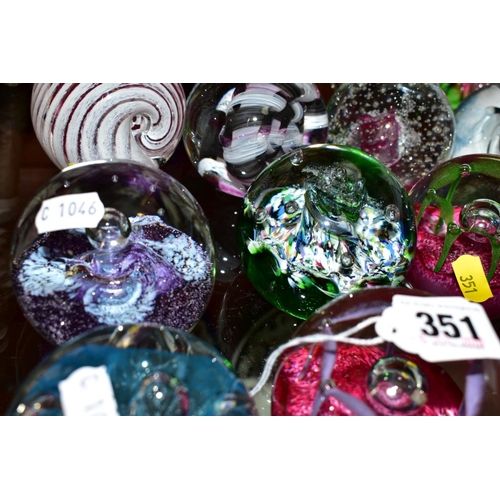 351 - A GROUP OF TWENTY FIVE PAPERWEIGHTS to include Caithness 'Reflections 92', Petunias, Mooncrystal x t... 