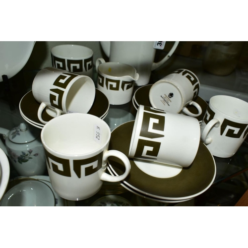 365 - WEDGWOOD SUSIE COOPER DESIGN PART COFFEE SET, 'Green Keystone', comprising coffee pot, cream jug, su... 