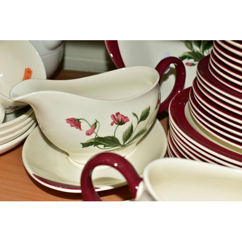 369 - WEDGWOOD 'MAYFIELD' DINNER SERVICE to include treens and covers, gravy boats on stands, plates, bowl... 