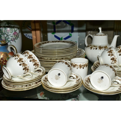 373 - A WEDGWOOD 'AUTUMN VINE' TEA, COFFEE AND PART DINNER SERVICE to include tea pot, tea cups and saucer... 