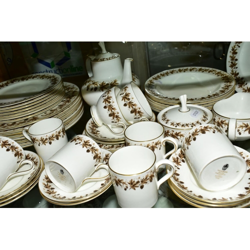 373 - A WEDGWOOD 'AUTUMN VINE' TEA, COFFEE AND PART DINNER SERVICE to include tea pot, tea cups and saucer... 