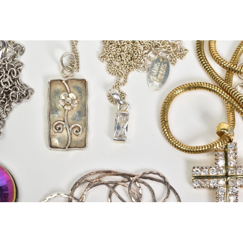 44 - A SELECTION OF NECKLACES, to include a mother of pearl panel pendant to the fine curb link chain, le... 