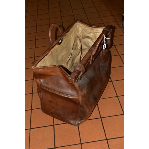 454 - A LARGE VINTAGE LEATHER GLADSTONE BAG, with two straps, canvas lined interior, wooden batons to base... 