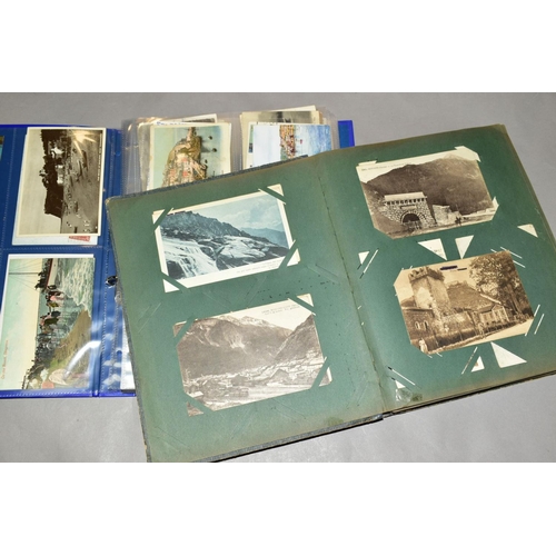 465 - A COLLECTION OF APPROXIMATELY TWO HUNDRED AND FIFTY THREE POSTCARDS, in two albums, featuring Monume... 