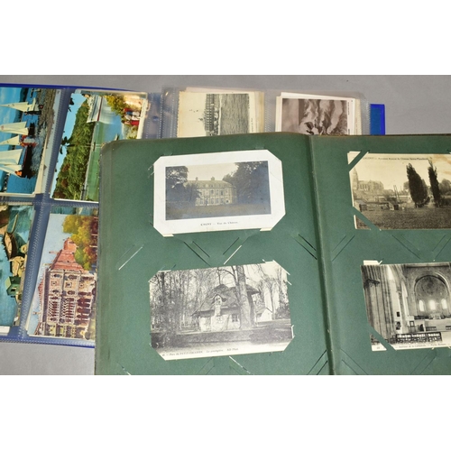 465 - A COLLECTION OF APPROXIMATELY TWO HUNDRED AND FIFTY THREE POSTCARDS, in two albums, featuring Monume... 