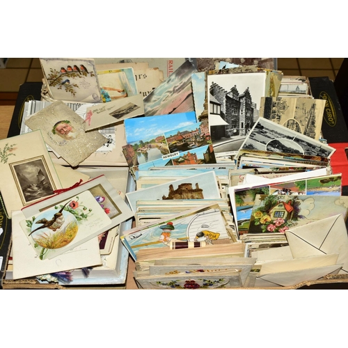 469 - A LARGE COLLECTION OF APPROXIMATELY ONE THOUSAND FIVE HUNDRED PLUS POSTCARDS AND OTHER EPHEMERA, the... 